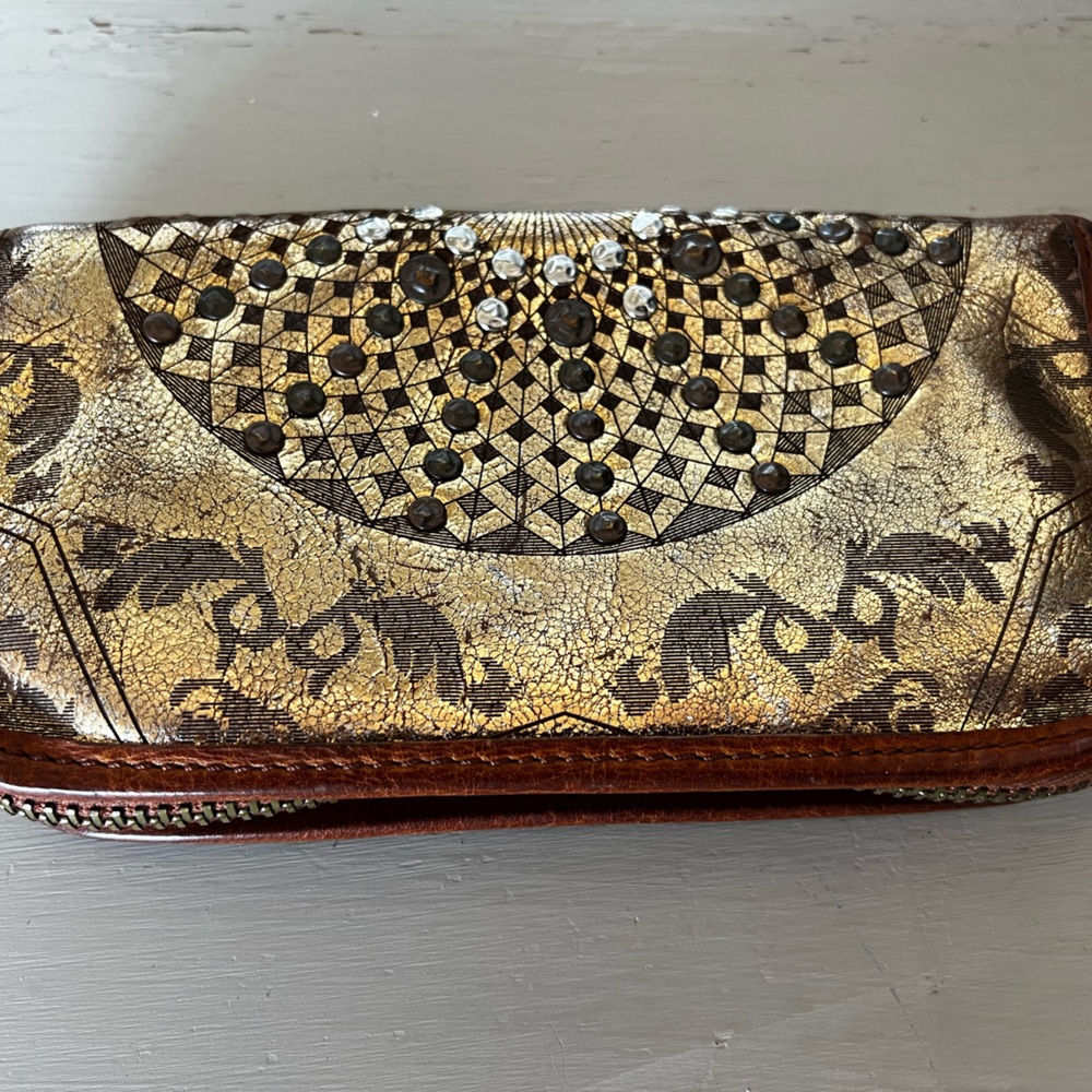 Old Trend Modern Vintage Mola Wallet Gold leather metallic studs